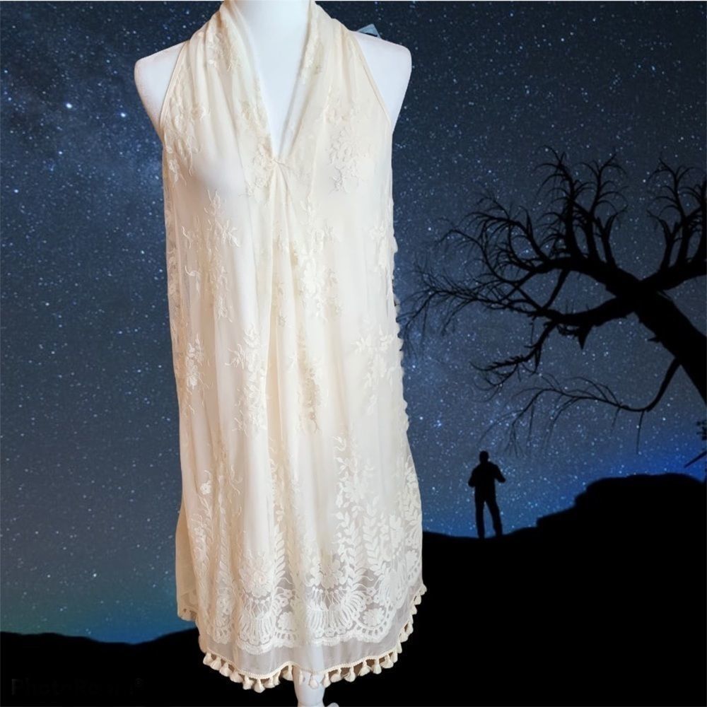 NWT Chelsea & Violet Natural Color Lace Tassel